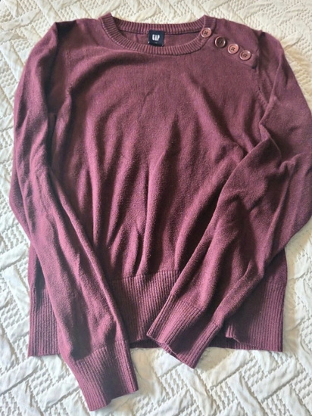Gap Button Shoulder Sweater in Purple Size Medium Like New